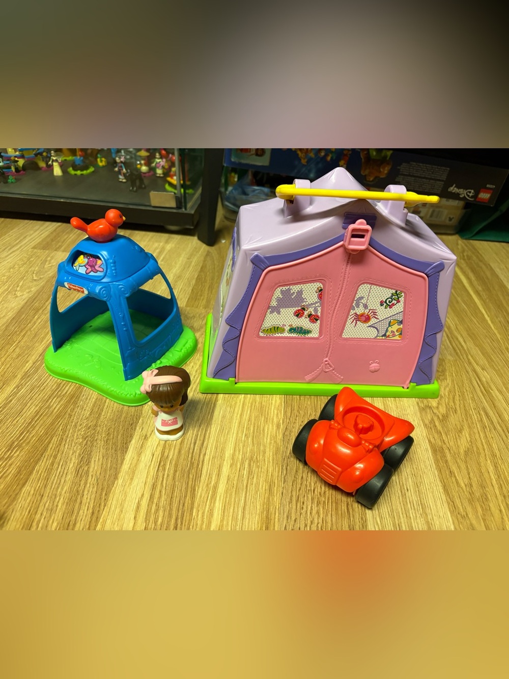 Fisher-Price Little People camping Playhouse with Pink Doors and Yellow Handle